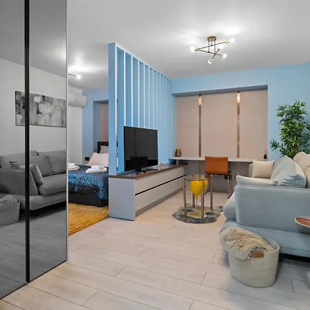 High-end Close To Old Town Apartment