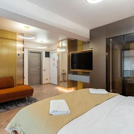 High-end Close To Old Town Apartment *