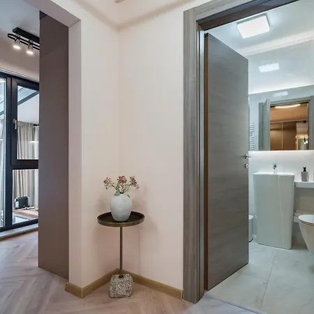 High-end Close To Old Town Apartment